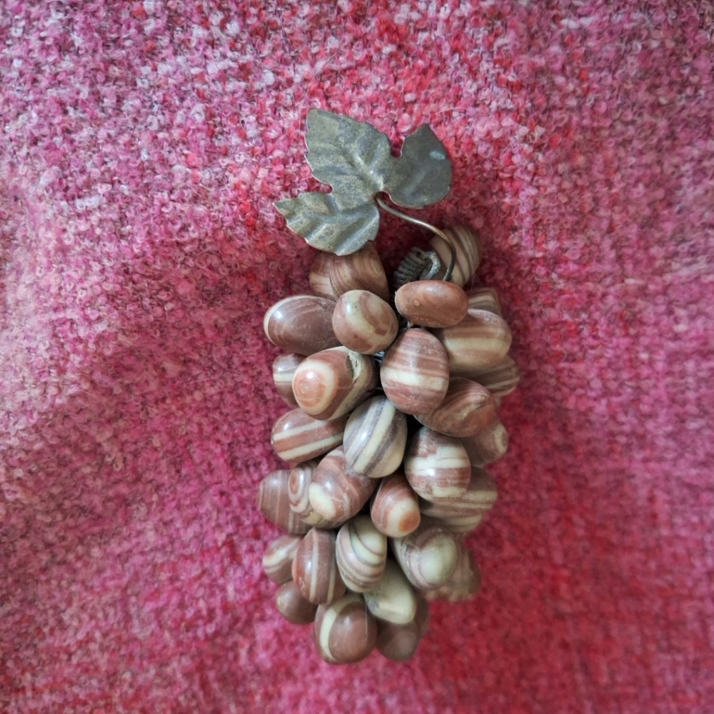 Elegant Stone Grape Cluster with Leaf Accent